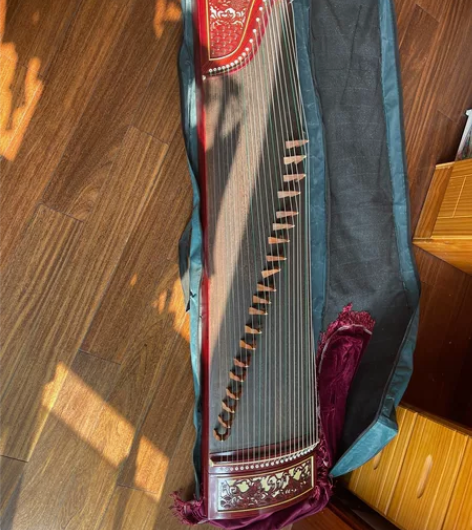 闲置古筝，需要者自提，还有古筝架和乐谱架及...