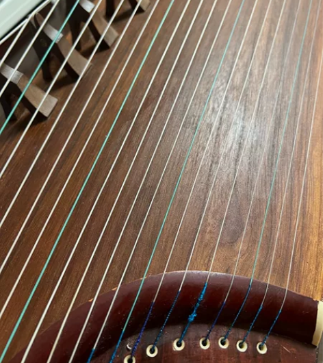 出售,古筝,和弹古筝用到的所有东西:调音器...