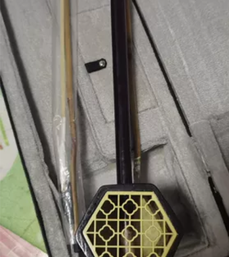 二胡，带琴盒，送备用琴弦调音器。 感兴趣的...