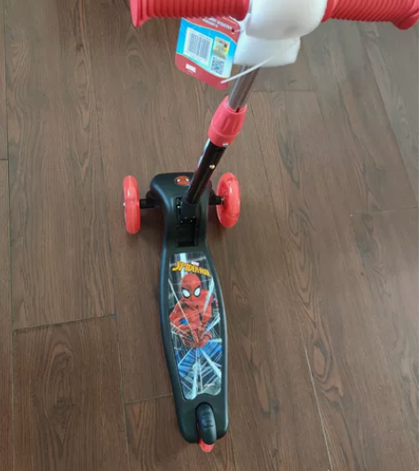 全新麦斯卡蜘蛛侠滑板车，带商标！带包装！一...
