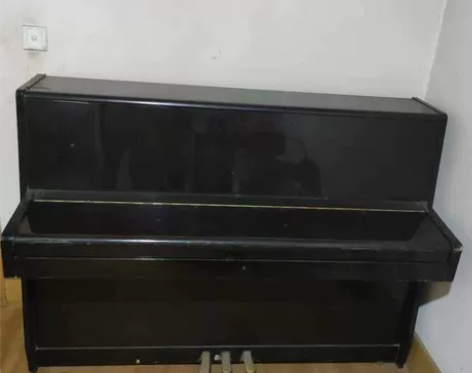 钢琴，1300，自取 感兴趣的话点“我想要...