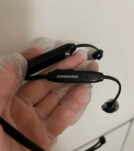 森海塞尔蓝牙运动耳机 没充电的了 事儿多不...