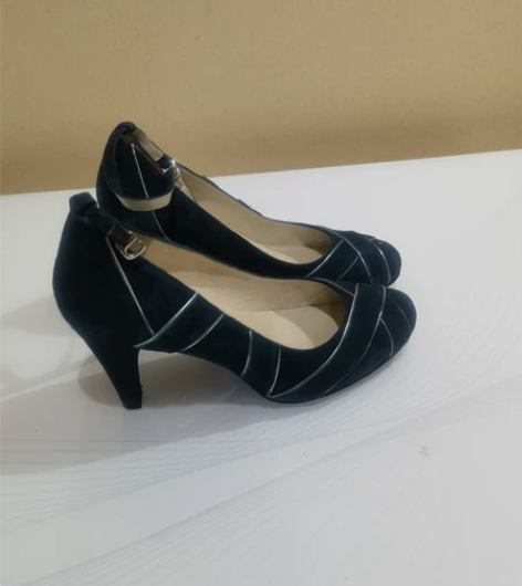 CD翻毛单鞋36码，，里外纯皮 感兴趣的话...