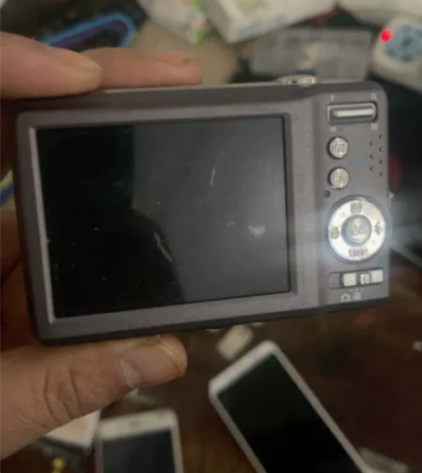 爱国者相机 开机正常 拍照有细纹 不影响成...