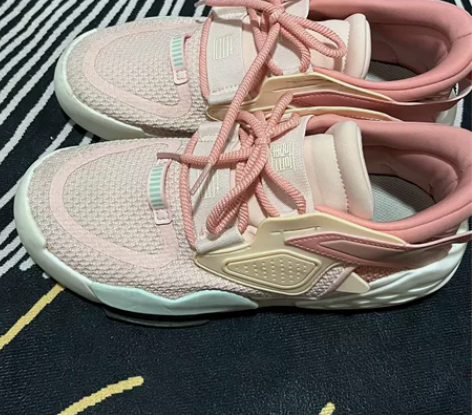 安踏霸道39码九成新包邮 感兴趣的话点“我...