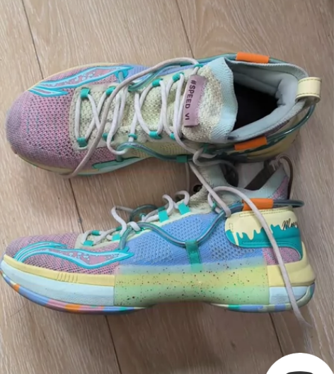 李宁闪击6圣诞节，40码，买来没怎么穿过，...