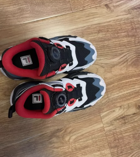 斐乐童鞋，一共穿了两回，感兴趣私聊给你发细...