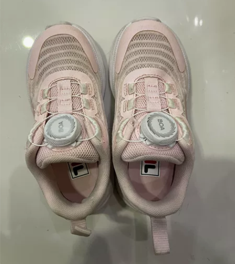 Fila女童27码 感兴趣的话点“我想要”...