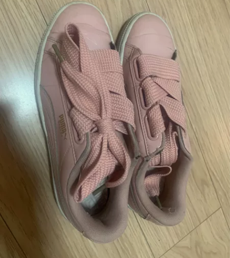Puma彪马粉鞋38码  买入价格四百左右...