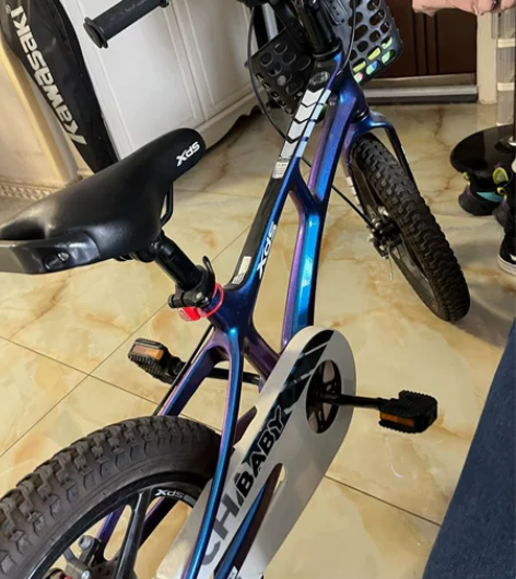 喜德盛儿童铝合金自行车,太阳下变色,很漂亮...