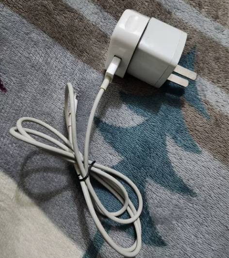 Apple/苹果港版原装充电头，配转接头。...