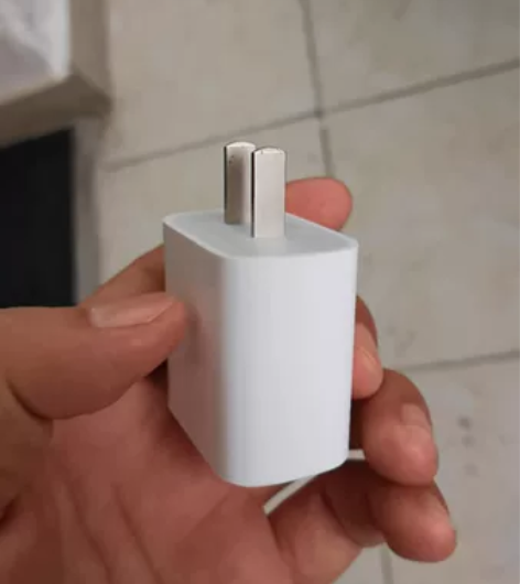 Apple/苹果20W充电头京东自营购买,...