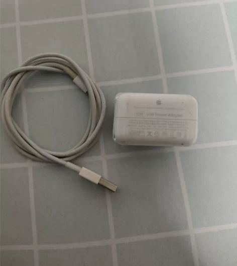 苹果正品，充电头10w usb新的包装没拆...