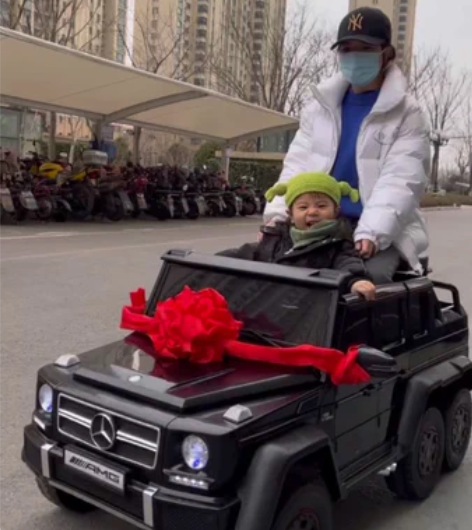 儿童奔驰六轮电动车（顶配，可坐大人） 6个...