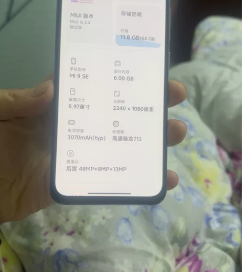 小米9se成色还可以，全原装，就充电口处有...