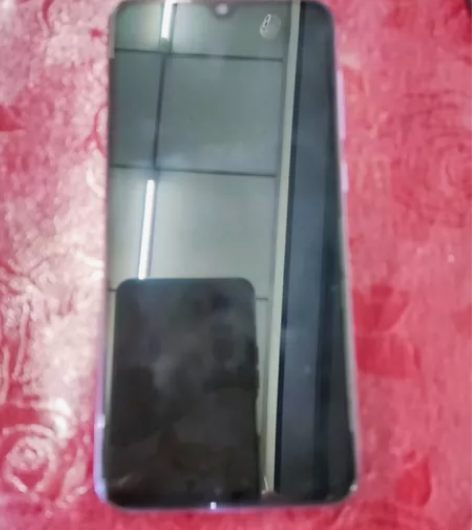 小米9se 6+128,无任何拆修,无充电...