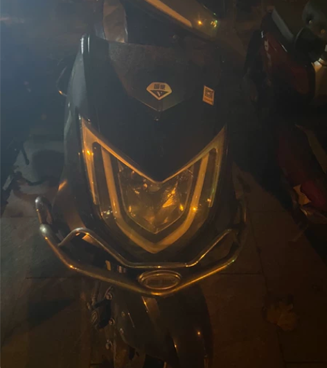 转卖踏板电动车一辆1600块钱,换摩托车低...