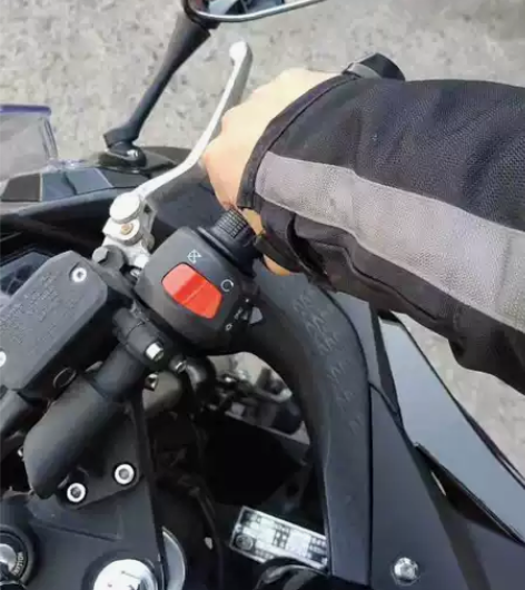 小忍者400CC双缸水冷电喷发动机牌照以落...