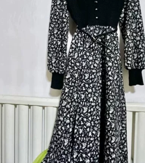 法式高端~v领碎花连衣裙女春秋高腰针织拼接...