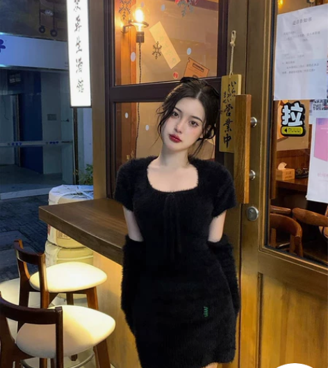 网红纯欲风方领袖套连衣裙～包臀裙 感兴趣的...