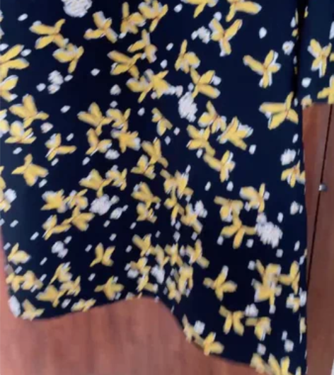 ZARA连衣裙，气质好看的花朵样式，肩膀和...