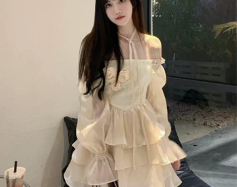 小个子早秋天连衣裙怎么挑设计感挂脖公主裙荷...