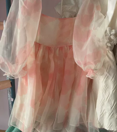 在逃公主风法式方领粉色甜美裙子女夏季温柔泡...