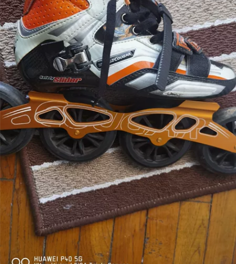 42轮滑鞋。速滑鞋。旱冰鞋。美洲狮。 感兴...