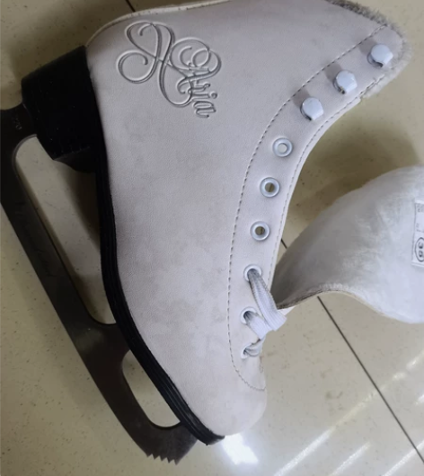 35码花样冰刀鞋，全新未使用，表面发霉，不...