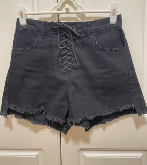 LINC专柜正品购入短裤，黑色牛仔短裤，系...