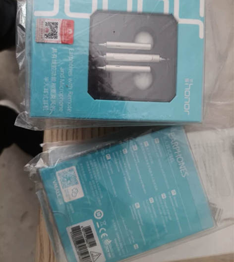 荣耀AM116耳机，全新没开封，有四个，一...