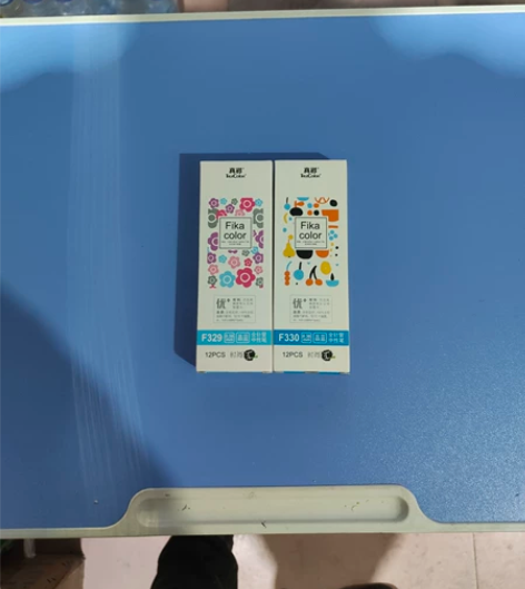 撤店甩货，真彩晶蓝中性笔8元一盒，一盒12...