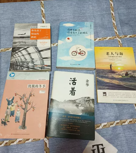 图书大甩卖，余华《活着》，卢思浩《你要去相...