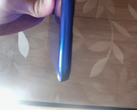 y93s自用手机4+128只有细微剐蹭带膜...