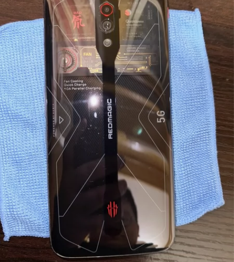 出努比亚红魔5G氘峰透明版游戏手机 充电什...