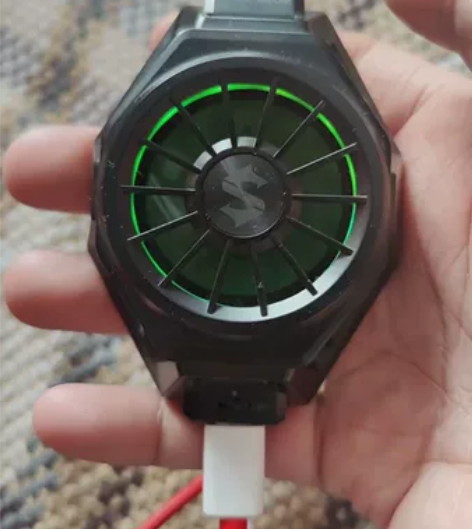 黑鲨冰封散热背夹，正常使用痕迹，没有包装，...