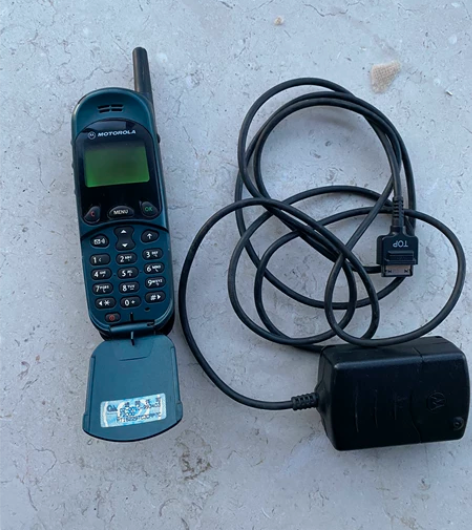 摩托罗拉手机 有充电器  没有电池  偏远...