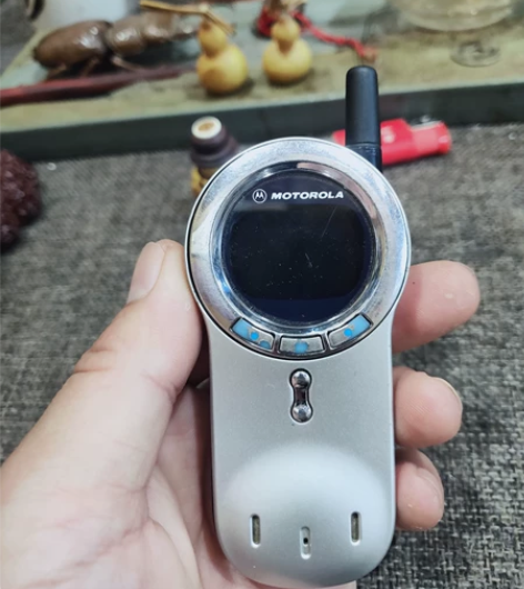 摩托罗拉V70,品相新,电池和充电器都没了...