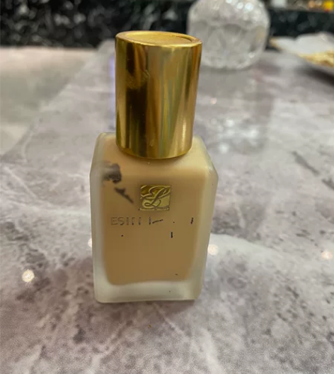 雅诗兰黛粉底，2022年购买，余量能有一大...