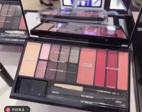 买回来就试了下色，兰蔻菁纯综合彩妆盘眼影眼...