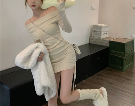 2023年新款春季一字肩针织连衣裙INMI...