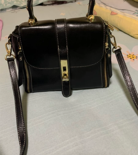 女士小包包，很漂亮，很可爱，质量也很好，格...