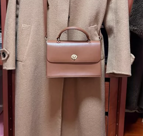 棕色咖色学院风单肩包手提包 买来搭配衣服的...