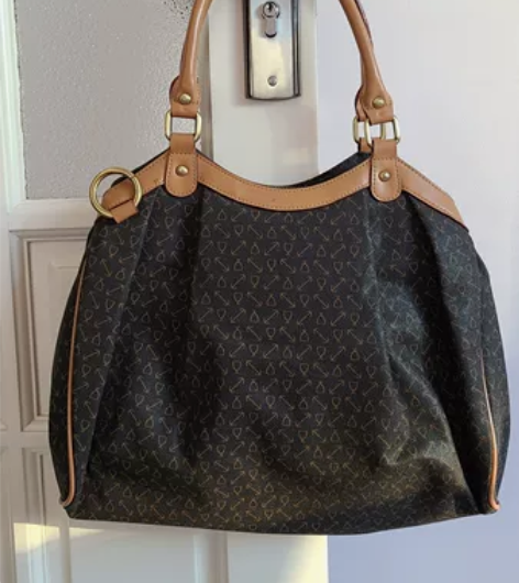 九成新单肩，手拎包转让 感兴趣的话点“我想...