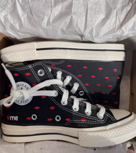 匡威闷包出品、因小码、35码、现有两双、一...