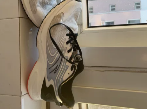 安踏跑鞋。43码。 感兴趣的话点“我想要”...