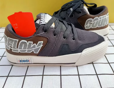 李宁男士休闲板鞋，现有尺码41.5/42/...