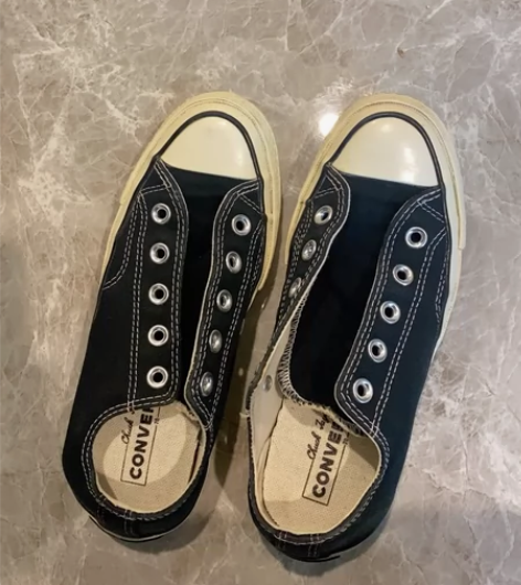 正品匡威,得物买的,穿过5次,洗干净了一直...