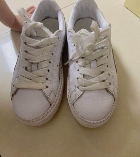 彪马小白鞋 购于本地专柜,35码,鞋扣处轻...