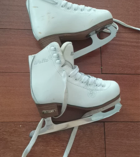 BAUD花样滑冰鞋，29码，有轻微划痕，无...